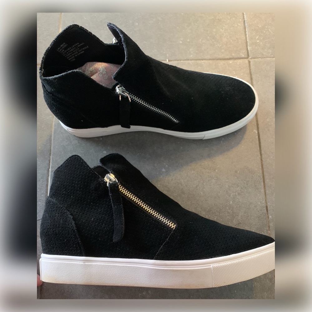 Like new Steve Madden “Caliber” sneakers in Black Suede- SZ 10